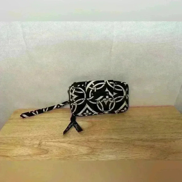 Vera Bradley Black and White Geometric Design Stylish Wristlet Wallet - Picture 2 of 6
